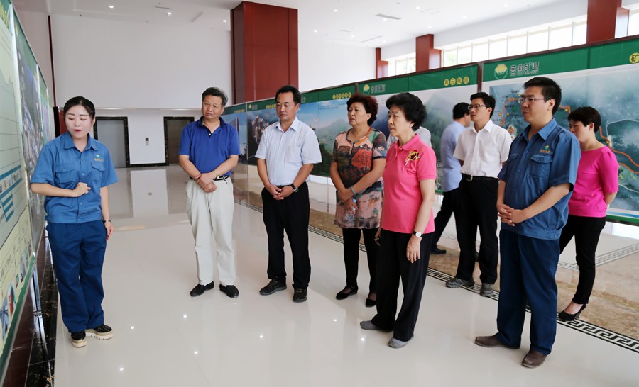 1-2015年8月，全國(guó)政協(xié)副主席、中國(guó)科學(xué)院院士王志珍一行蒞臨金徽股份調(diào)研。.jpg