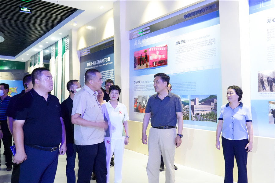 12-2022年8月，省委常委、省委統(tǒng)戰(zhàn)部長(zhǎng)孫雪濤帶領(lǐng)帶領(lǐng)全省黨外代表人士考察團(tuán)蒞臨金徽股份調(diào)研指導(dǎo)。.jpg