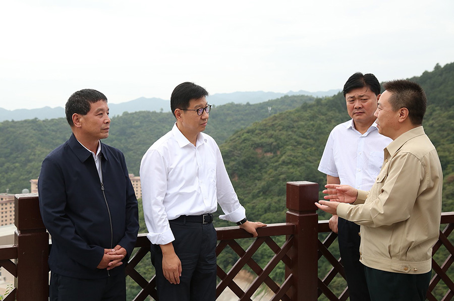 13-2021年8月，省委常委、副省長(zhǎng)張錦剛蒞臨公司檢查指導(dǎo)工作。.jpg