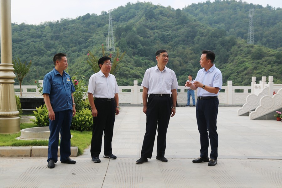 24-2018年8月，全省綠色礦山建設(shè)現(xiàn)場(chǎng)會(huì)在金徽股份召開(kāi)，時(shí)任副省長(zhǎng)李斌出席會(huì)議并做重要講話(huà)。.jpg