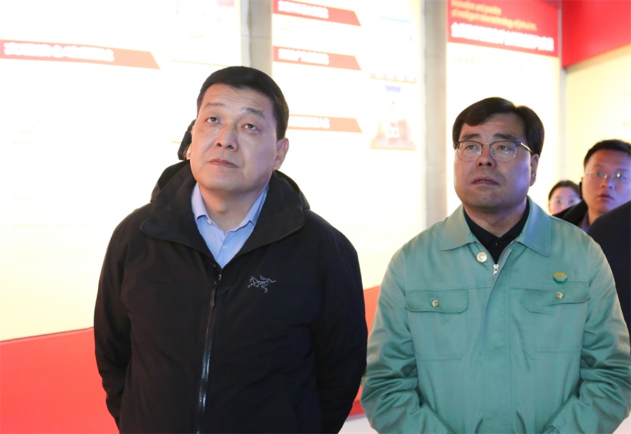 38-2023年12月，民建甘肅省委員會(huì)主任委員，全國(guó)政協(xié)委員，甘肅省政協(xié)常委，省生態(tài)環(huán)境廳廳長(zhǎng)，省核安全局局長(zhǎng)葛建團(tuán)蒞臨金徽股份調(diào)研。.jpg