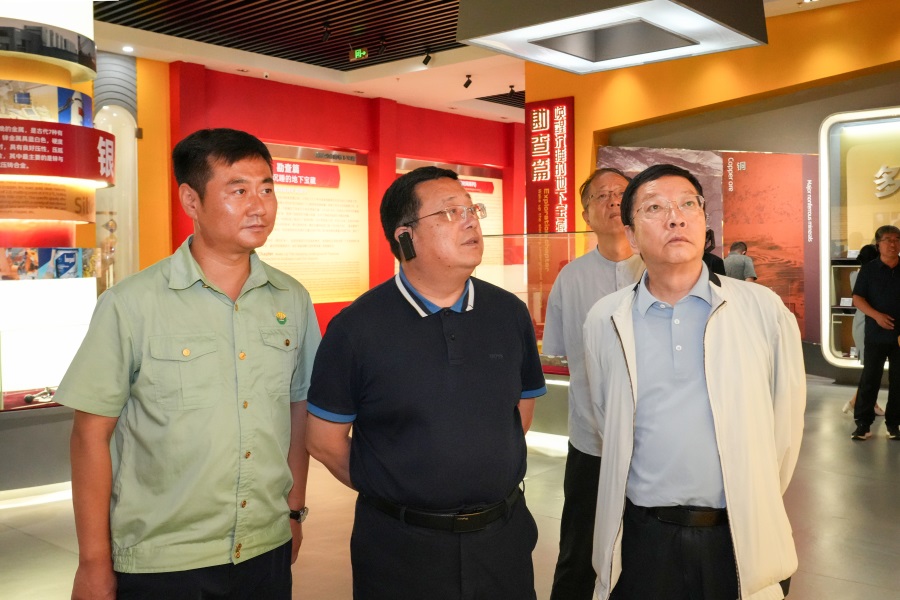 2024.06.23全國(guó)政協(xié)委員、 陜西省政協(xié)副主席、民建陜西省委會(huì)主委李忠民蒞臨金徽股份調(diào)研.jpg