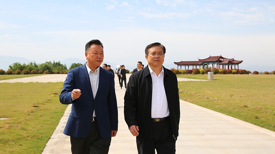30-2021年5月，省人民檢察院黨組書(shū)記、檢察長(zhǎng)朱玉蒞臨金徽股份調(diào)研綠色礦山建設(shè)工作。.jpg