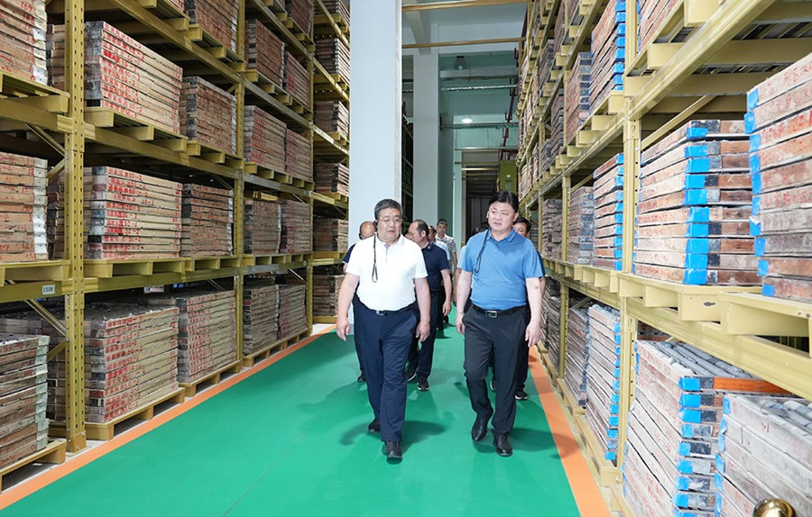 51-2022年6月，省農(nóng)業(yè)農(nóng)村廳一級(jí)巡視員朱寶瑩蒞臨金徽股份調(diào)研綠色礦山建設(shè)工作。.jpg